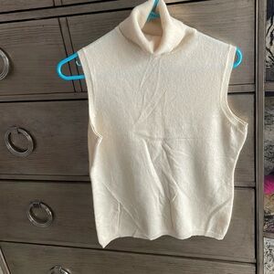 Sleeveless cashmere top, size M